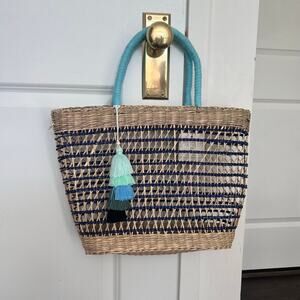 NWT Haute Hippe Straw Bag Tassels Women’s One Size Beachy Travel Boho Bohemian